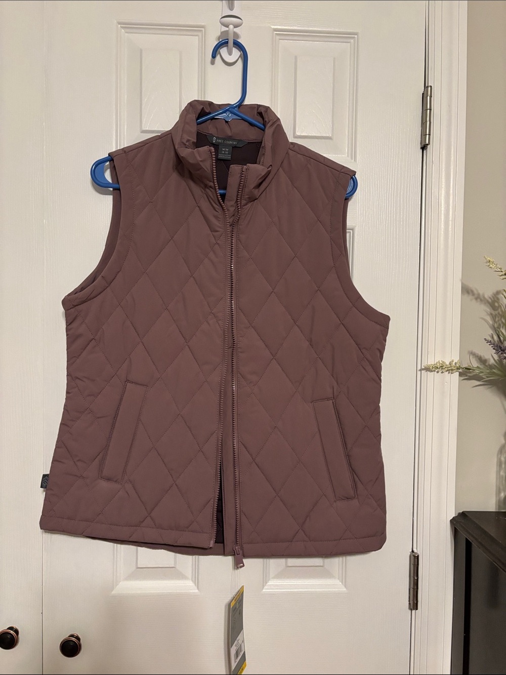 Free Country Quilted Sleeveless Vest in Mauve Brown
